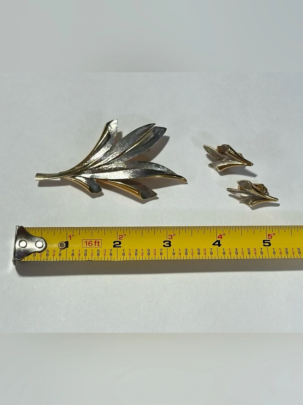 Vintage Two Tone Leaf Brooch Earrings Set Botanical Fairycore Grandmacore Flower